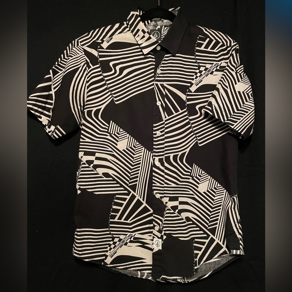 Volcom | Trippy Black and White Short Sleeve Button Down